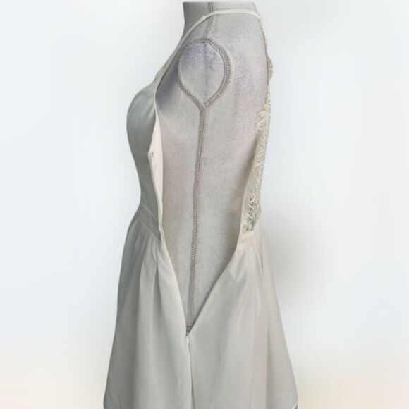 Ivory Chiffon Short V-Neck Homecoming Dress with Lace Back Size Medium N… - Picture 5 of 8